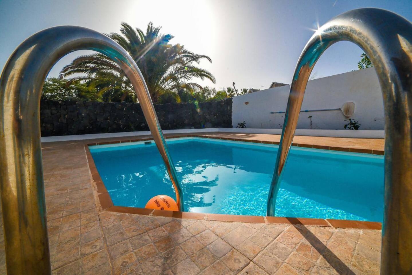 Agradable Y Familiar Con Piscina Casa Inima Villa Playa Blanca  Luaran gambar