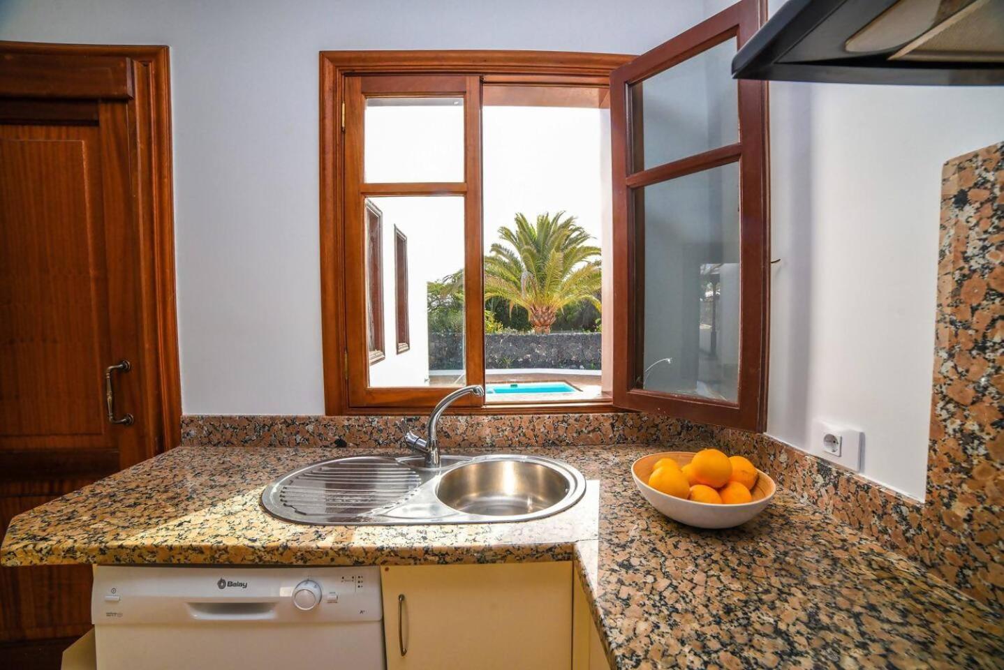 Agradable Y Familiar Con Piscina Casa Inima Villa Playa Blanca  Luaran gambar