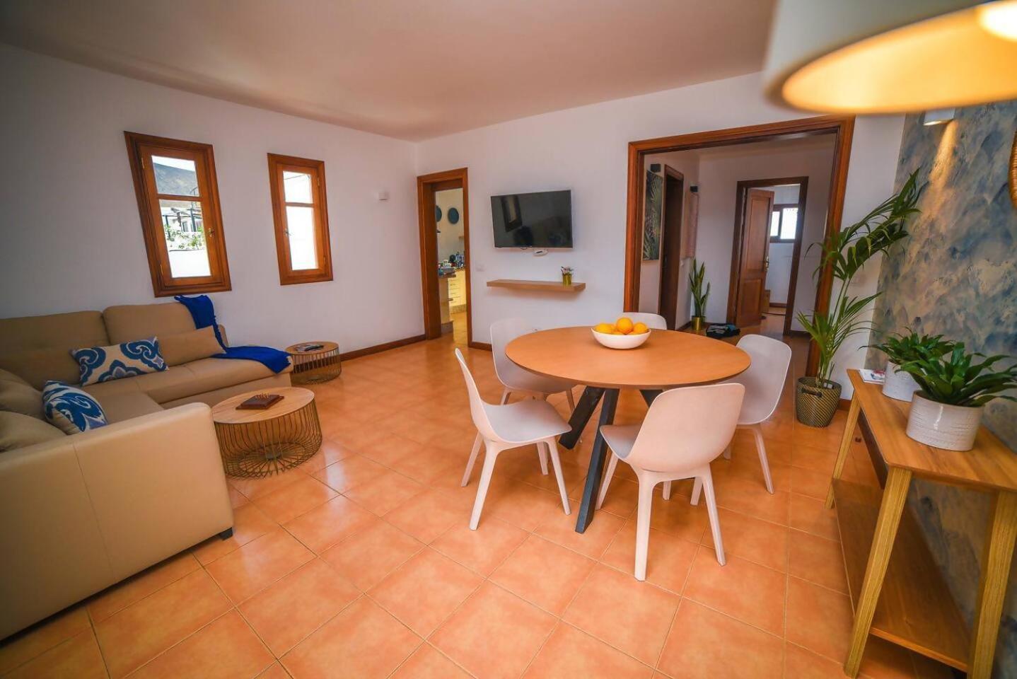 Agradable Y Familiar Con Piscina Casa Inima Villa Playa Blanca  Luaran gambar